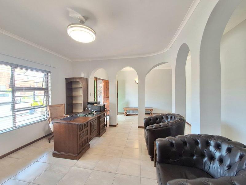 4 Bedroom Property for Sale in Fraaiuitsig Western Cape